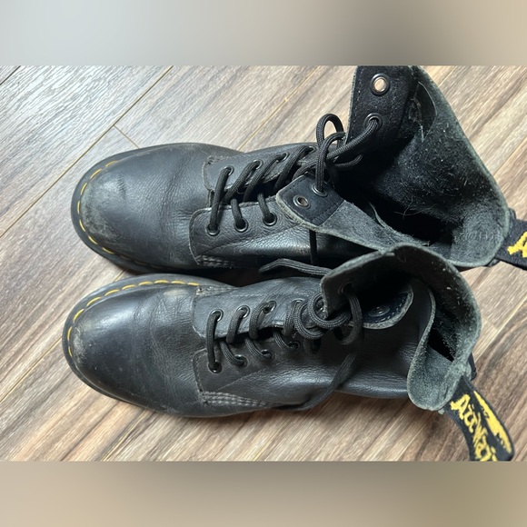 Classic Doc Marten boots - Picture 3 of 7